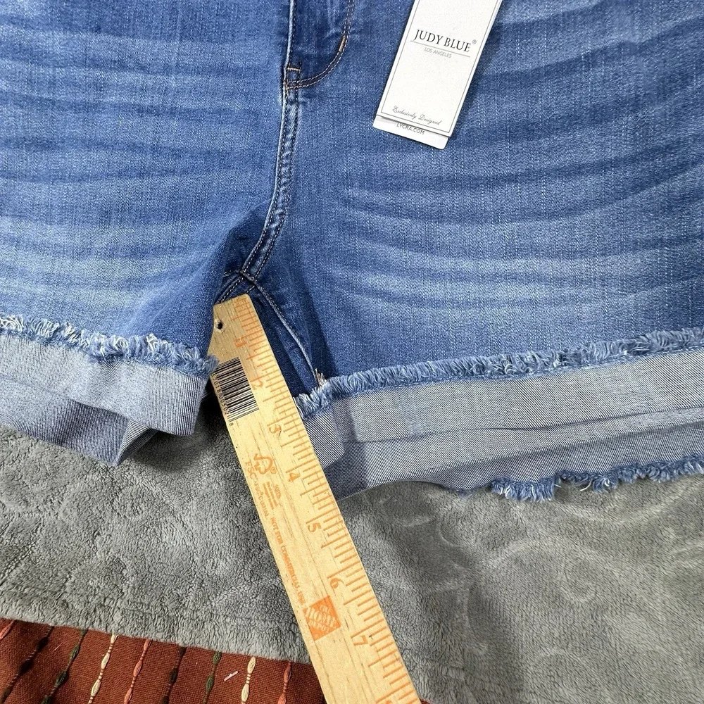 Judy Blue Cutoff Denim Jean Shorts Womens 3XL Mid Rise Medium Wash Cuffed New